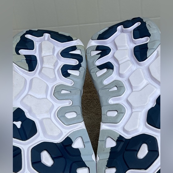 New Balance Fresh Foam More v3 Womens Size 10 Running Shoes Blue BARELY WORN - Picture 6 of 8